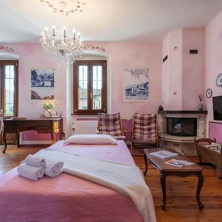 Charming Azalea By Halldis Apartament *