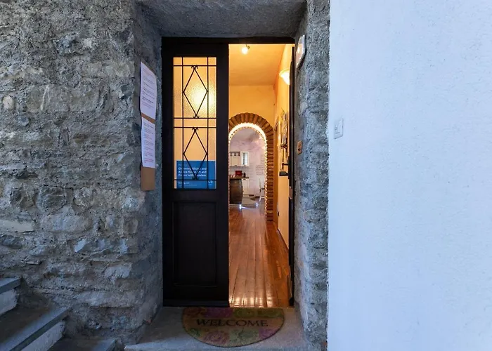 Azalea&glicine By Halldis Cadenabbia