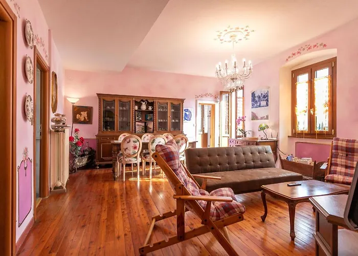 Azalea&glicine By Halldis شقة