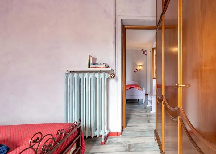 Azalea&glicine By Halldis شقة